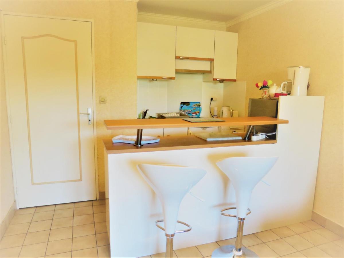 Appartement Port Frejus Avec Loggia Et Acces Plages A Pieds Exterior photo